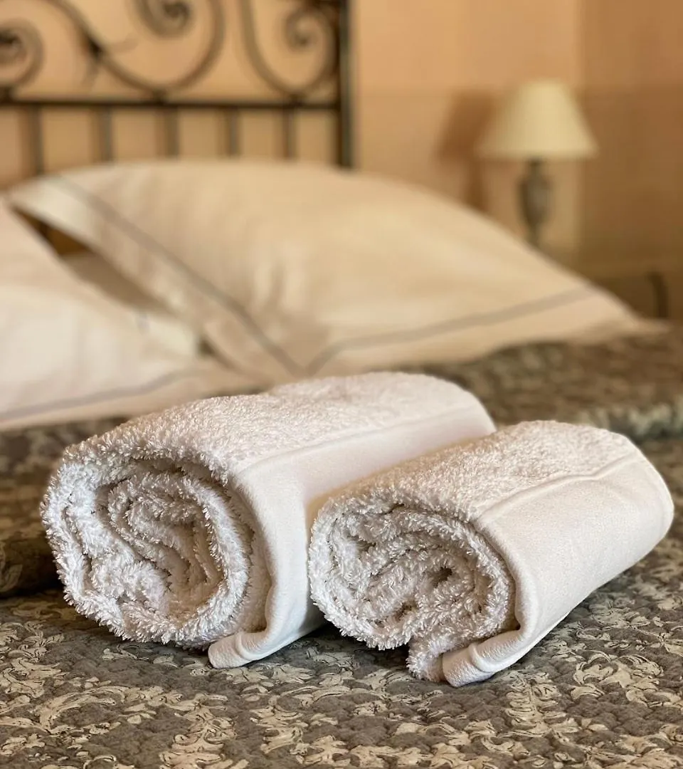 Bed & Breakfast Le Mas De La Marteliere Le Thor France